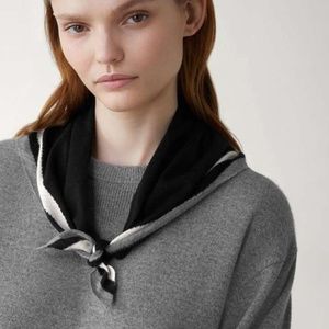 GUEST IN RESIDENCE bandana